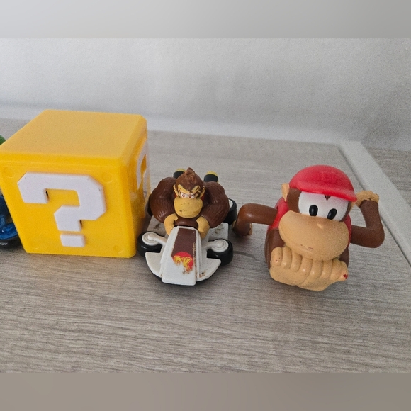Super Mario Bros Toys Lot Of 6 Luigi Yoshi Donkey Diddy Kong ? Sound Box - Picture 3 of 5